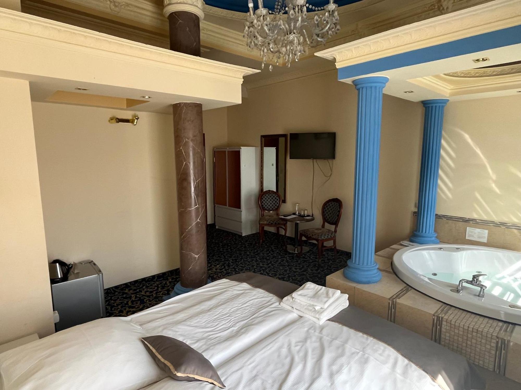 Hotel Venecia Palace Michałowice Buitenkant foto