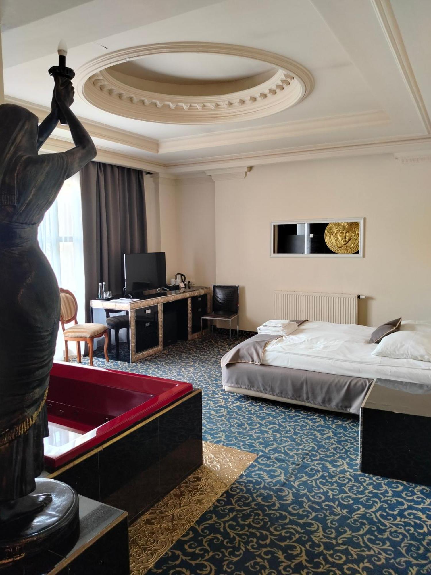 Hotel Venecia Palace Michałowice Buitenkant foto