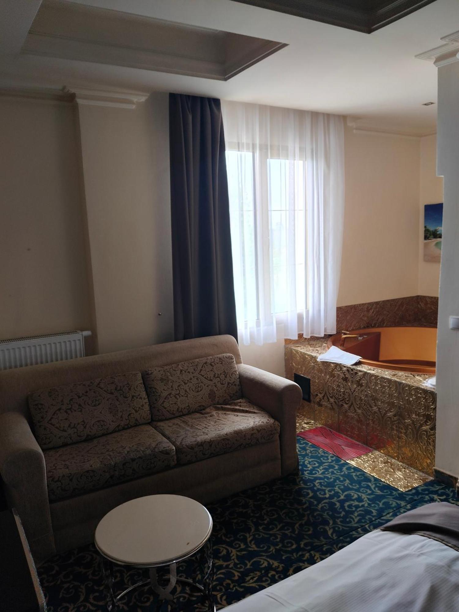 Hotel Venecia Palace Michałowice Buitenkant foto
