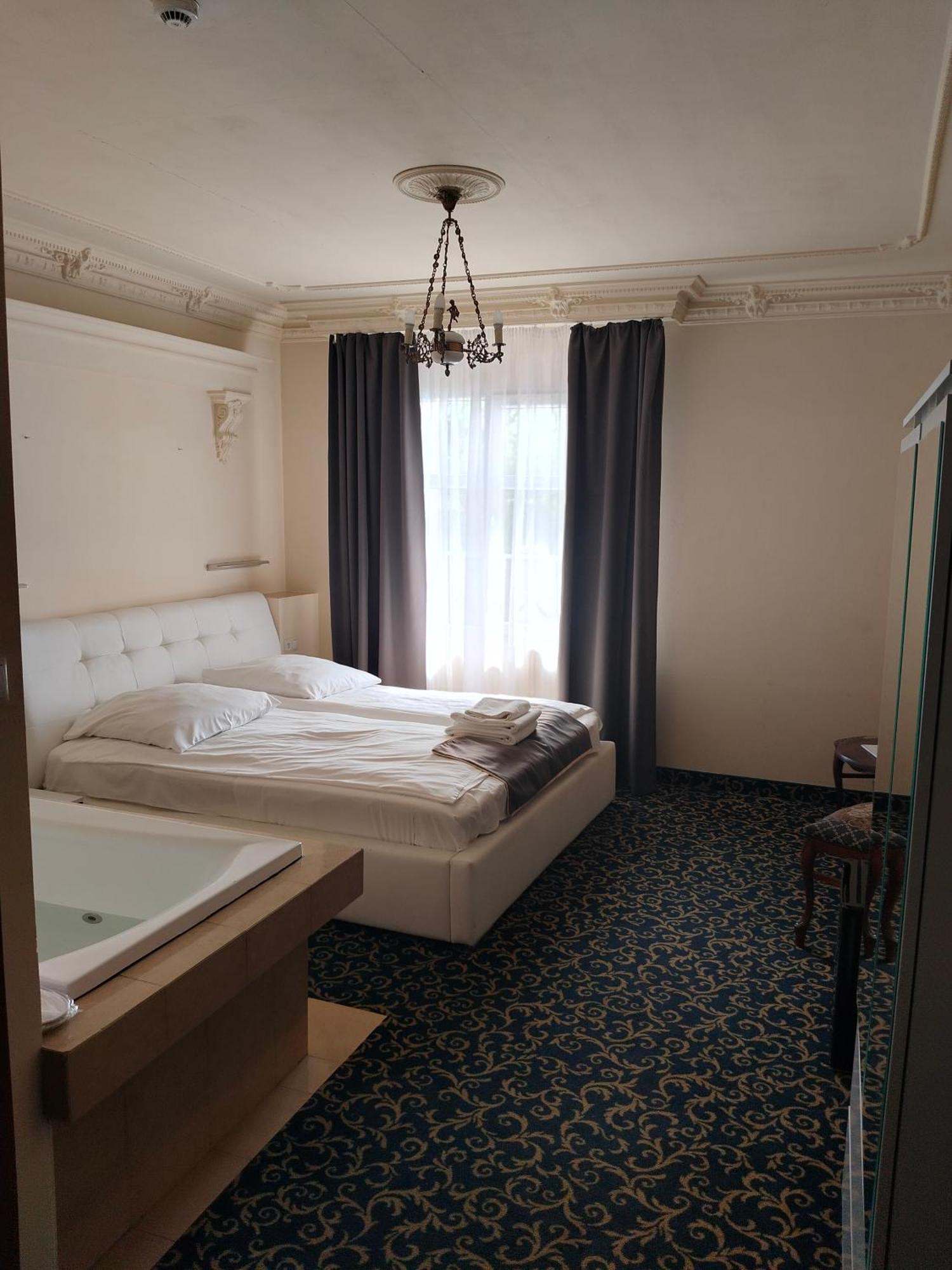 Hotel Venecia Palace Michałowice Buitenkant foto