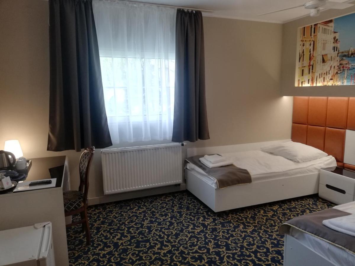 Hotel Venecia Palace Michałowice Buitenkant foto